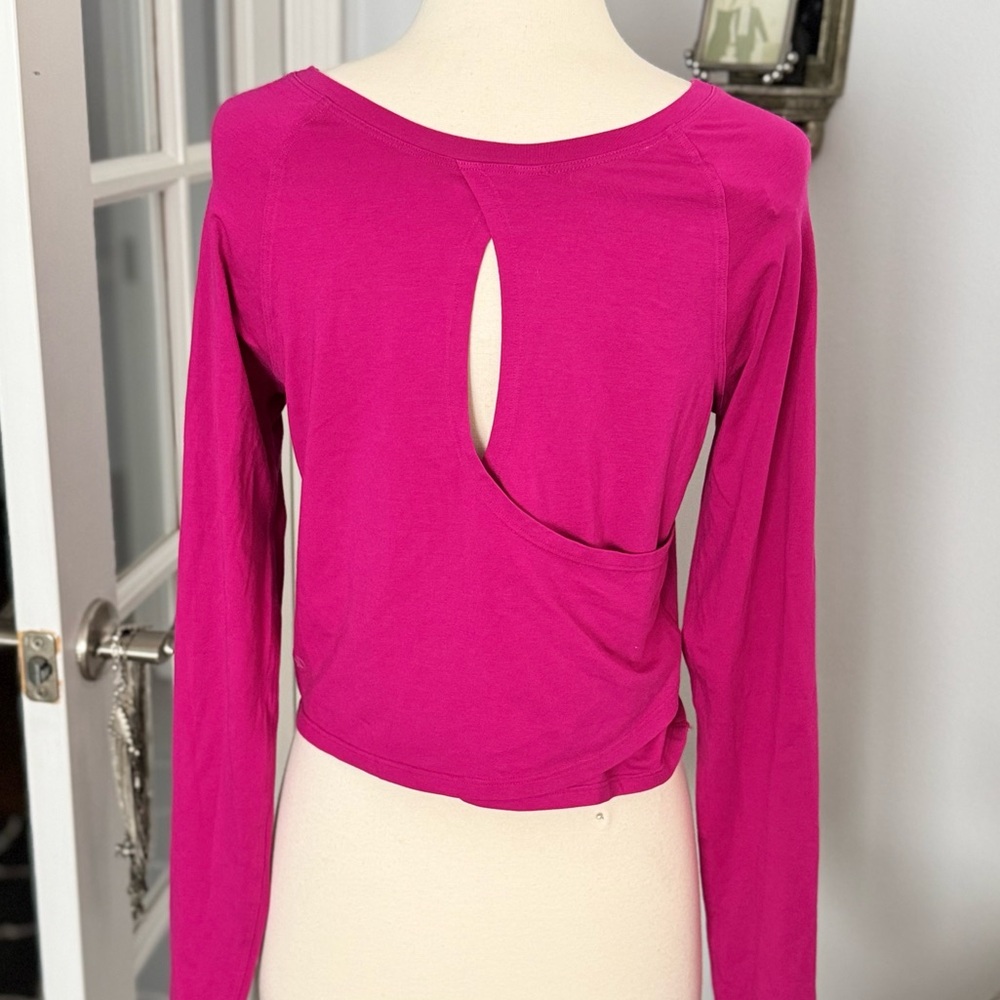 Lululemon LA Keyhole Reversible Long Sleeve Top in Ripened Raspberry - Picture 8 of 11